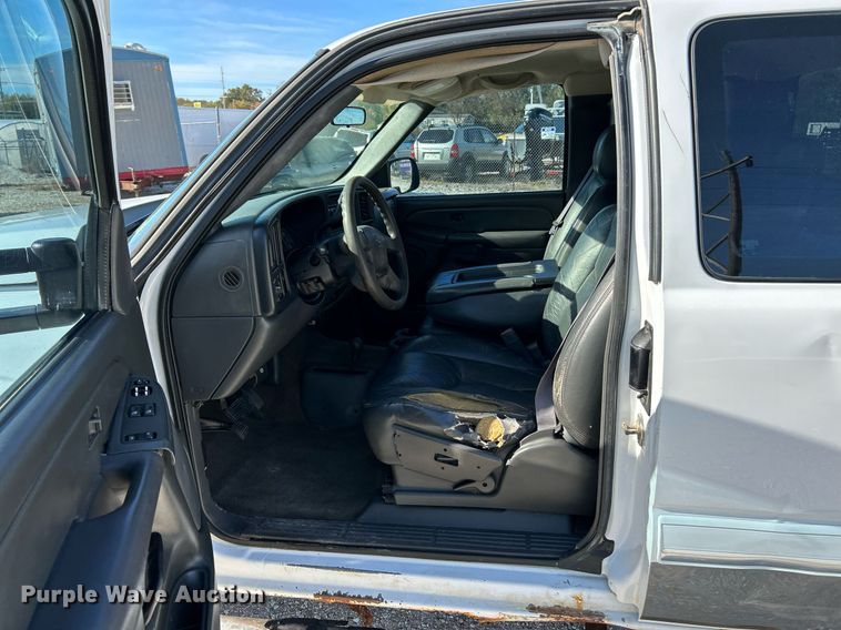 image for item NR9368 2006 Chevrolet Silverado 2500HD  Ext. Cab pickup truck