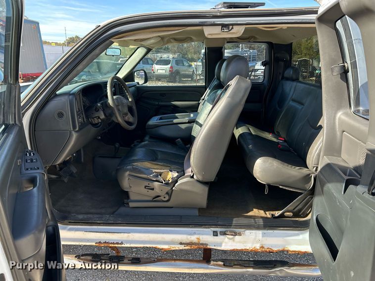 image for item NR9368 2006 Chevrolet Silverado 2500HD  Ext. Cab pickup truck