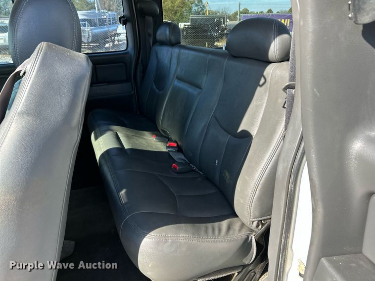 image for item NR9368 2006 Chevrolet Silverado 2500HD  Ext. Cab pickup truck