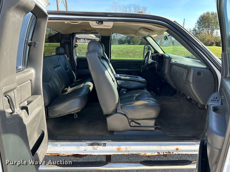 image for item NR9368 2006 Chevrolet Silverado 2500HD  Ext. Cab pickup truck