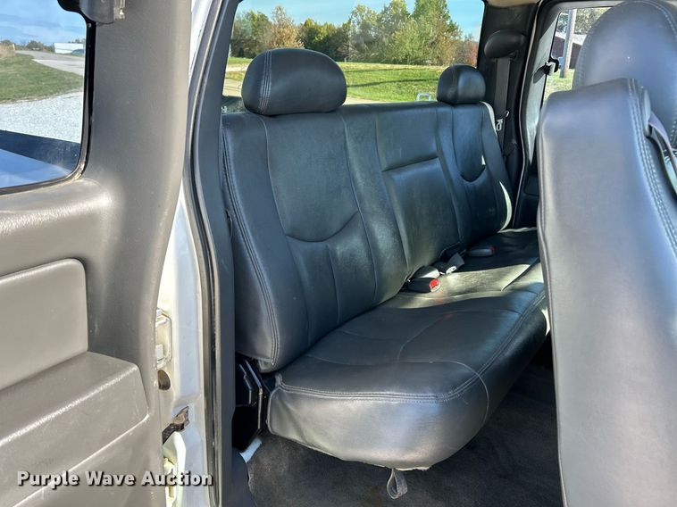 image for item NR9368 2006 Chevrolet Silverado 2500HD  Ext. Cab pickup truck