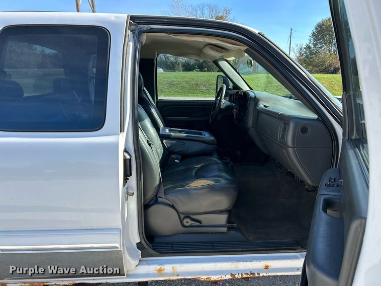 image for item NR9368 2006 Chevrolet Silverado 2500HD  Ext. Cab pickup truck