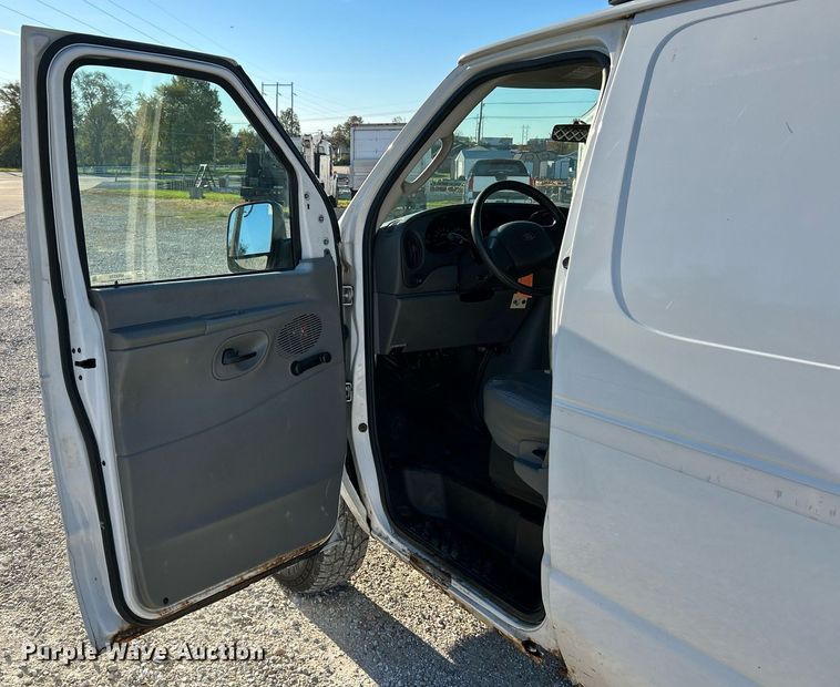 image for item NR9370 2005 Ford E250  van