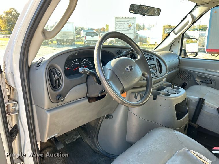 image for item NR9370 2005 Ford E250  van