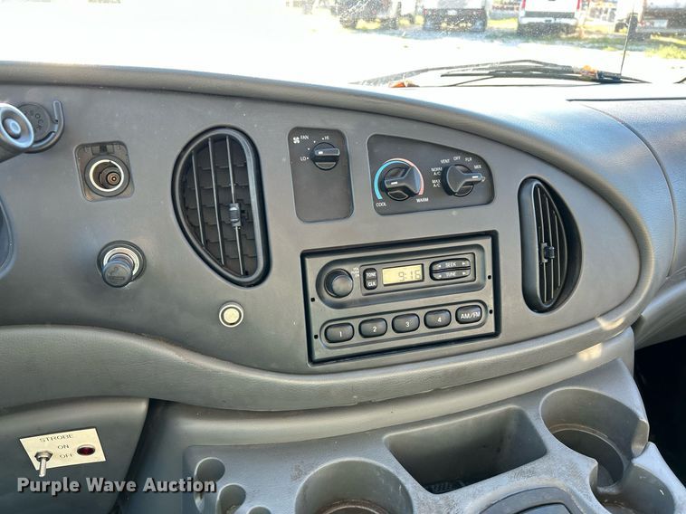 image for item NR9370 2005 Ford E250  van