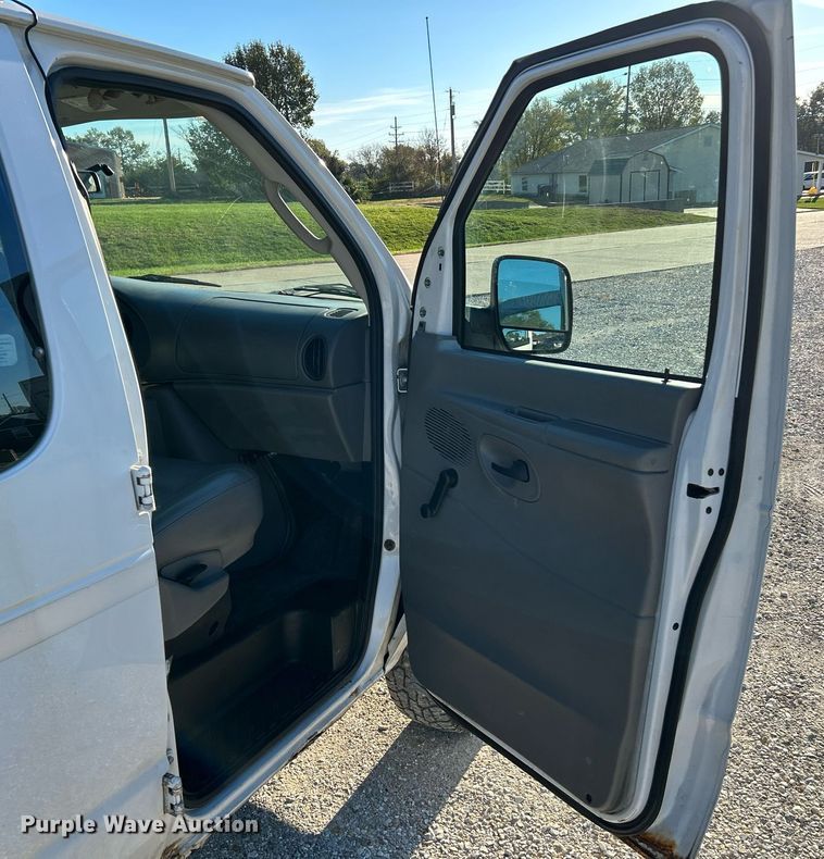 image for item NR9370 2005 Ford E250  van