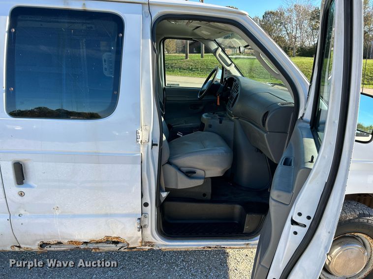 image for item NR9370 2005 Ford E250  van