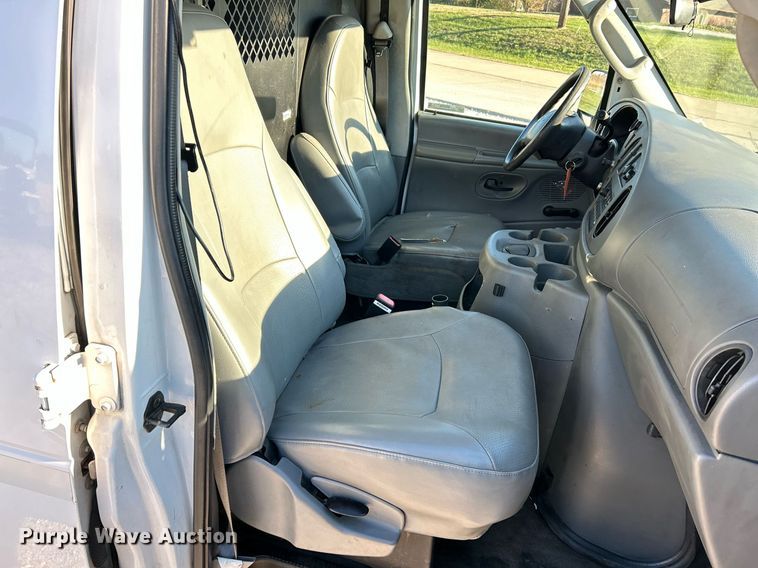 image for item NR9370 2005 Ford E250  van