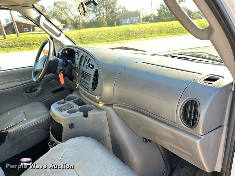 image for item NR9370 2005 Ford E250  van