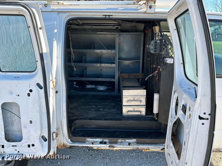 image for item NR9370 2005 Ford E250  van