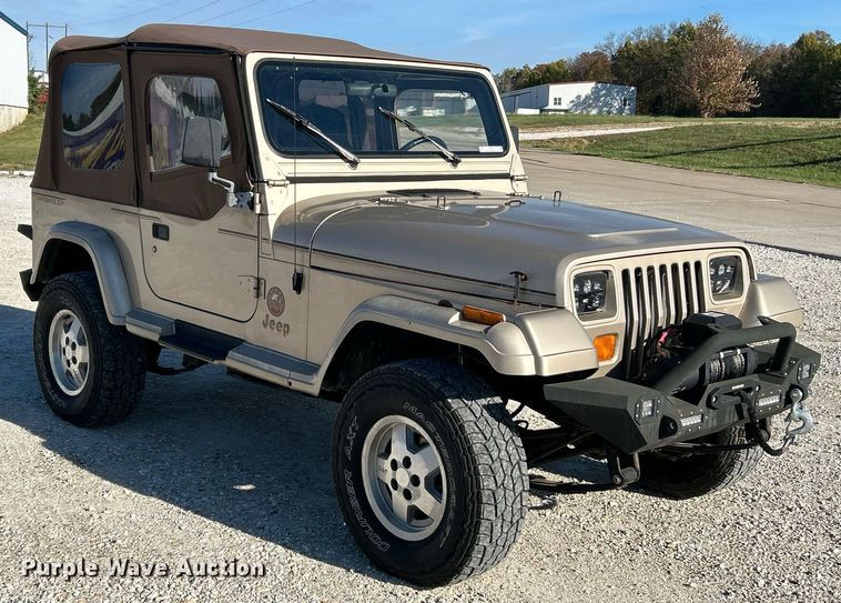 image for item NR9371 1994 Jeep Wrangler Sahara  SUV