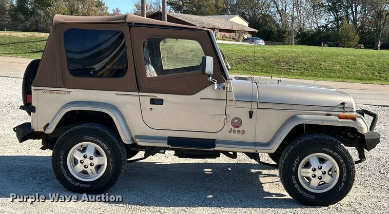 image for item NR9371 1994 Jeep Wrangler Sahara  SUV
