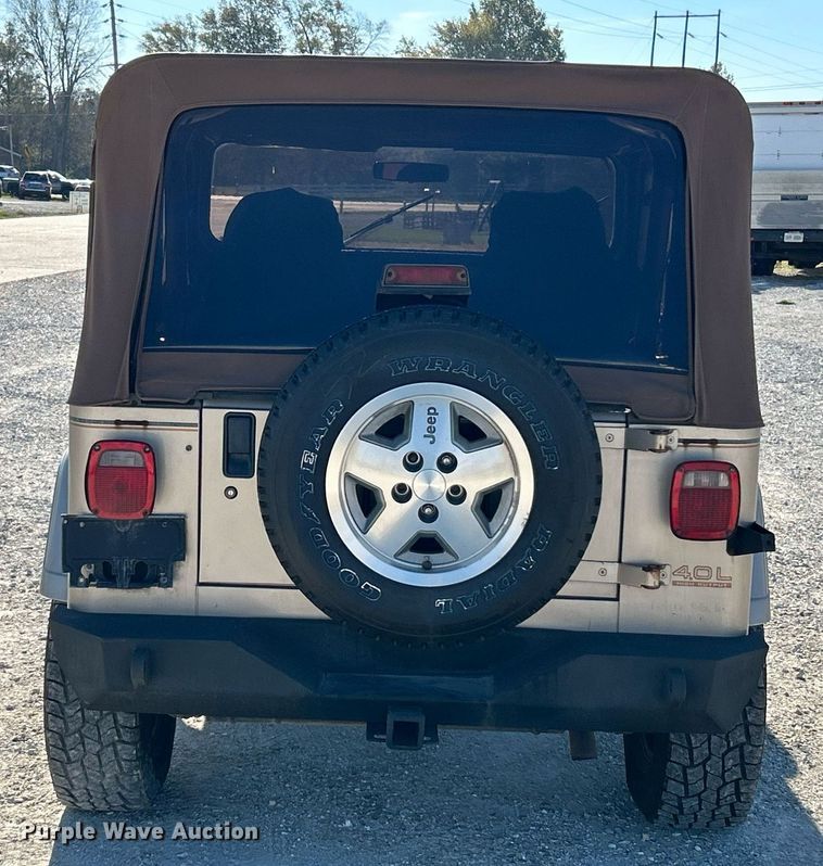 image for item NR9371 1994 Jeep Wrangler Sahara  SUV