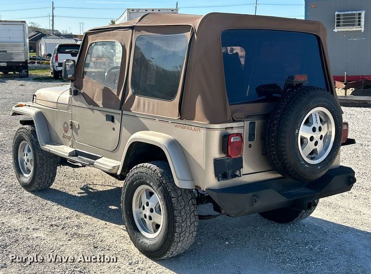 image for item NR9371 1994 Jeep Wrangler Sahara  SUV