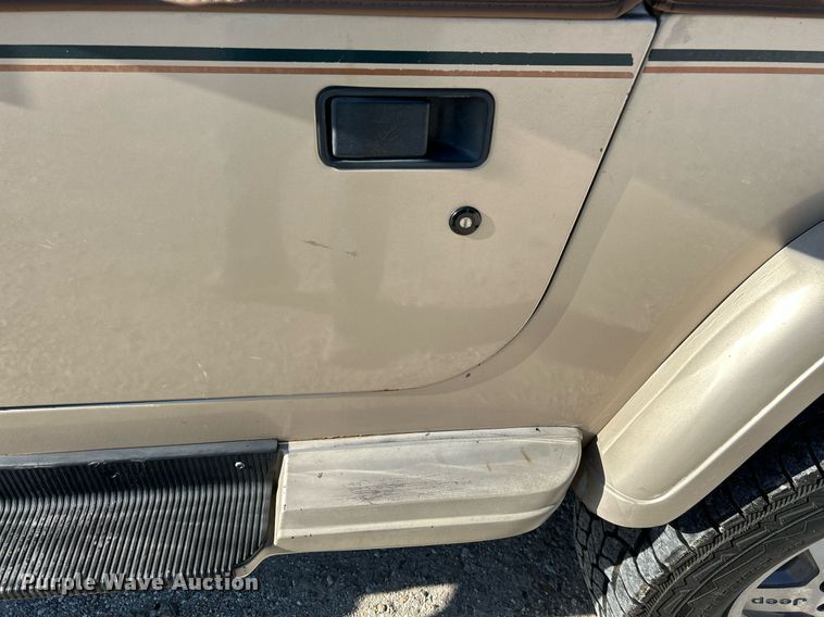 image for item NR9371 1994 Jeep Wrangler Sahara  SUV