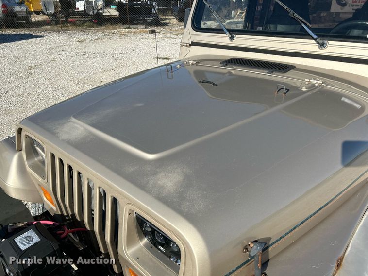 image for item NR9371 1994 Jeep Wrangler Sahara  SUV