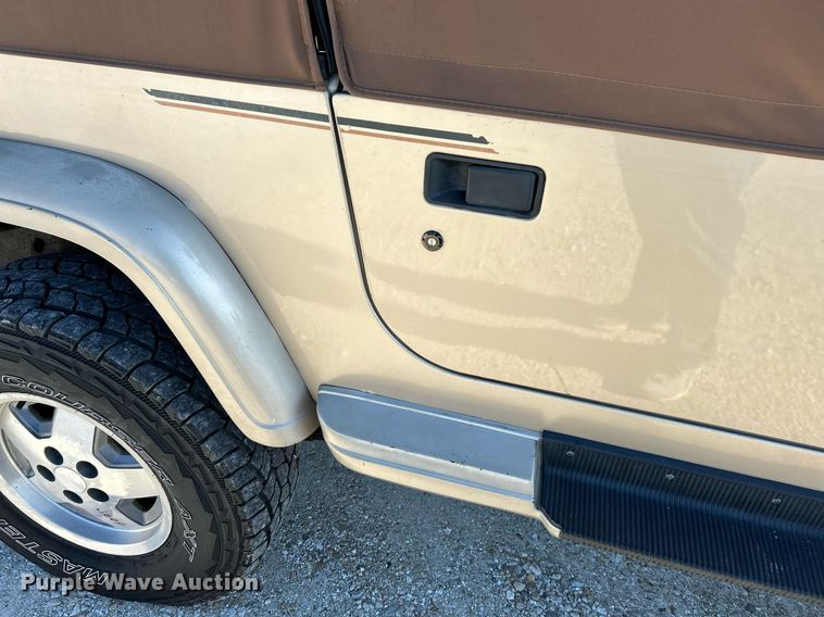 image for item NR9371 1994 Jeep Wrangler Sahara  SUV