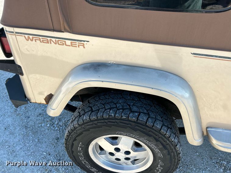 image for item NR9371 1994 Jeep Wrangler Sahara  SUV