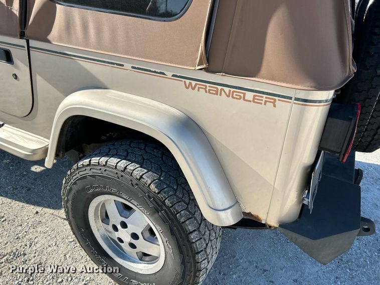 image for item NR9371 1994 Jeep Wrangler Sahara  SUV