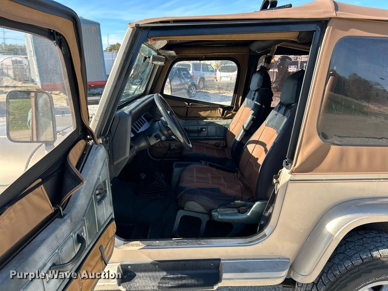 image for item NR9371 1994 Jeep Wrangler Sahara  SUV