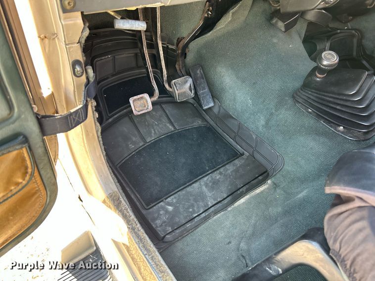 image for item NR9371 1994 Jeep Wrangler Sahara  SUV