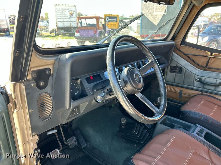 image for item NR9371 1994 Jeep Wrangler Sahara  SUV