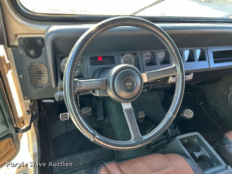 image for item NR9371 1994 Jeep Wrangler Sahara  SUV