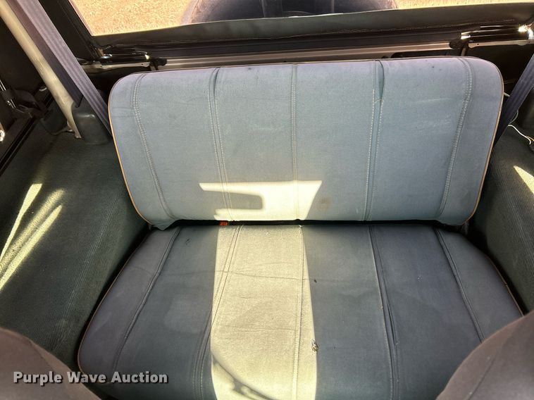 image for item NR9371 1994 Jeep Wrangler Sahara  SUV