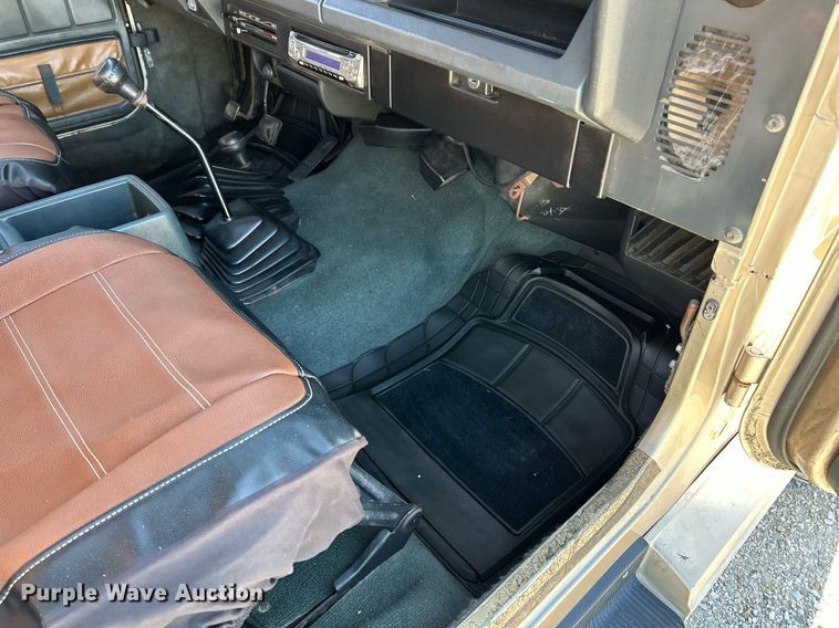 image for item NR9371 1994 Jeep Wrangler Sahara  SUV