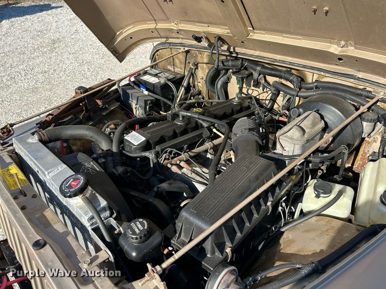 image for item NR9371 1994 Jeep Wrangler Sahara  SUV