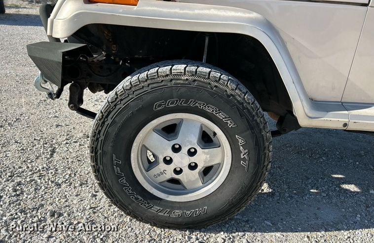 image for item NR9371 1994 Jeep Wrangler Sahara  SUV