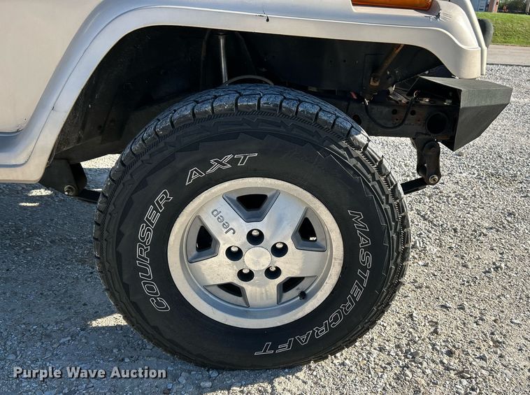 image for item NR9371 1994 Jeep Wrangler Sahara  SUV