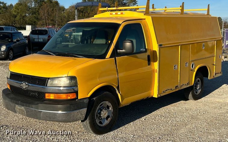 image for item NR9372 2005 Chevrolet 3500 Express  utility van