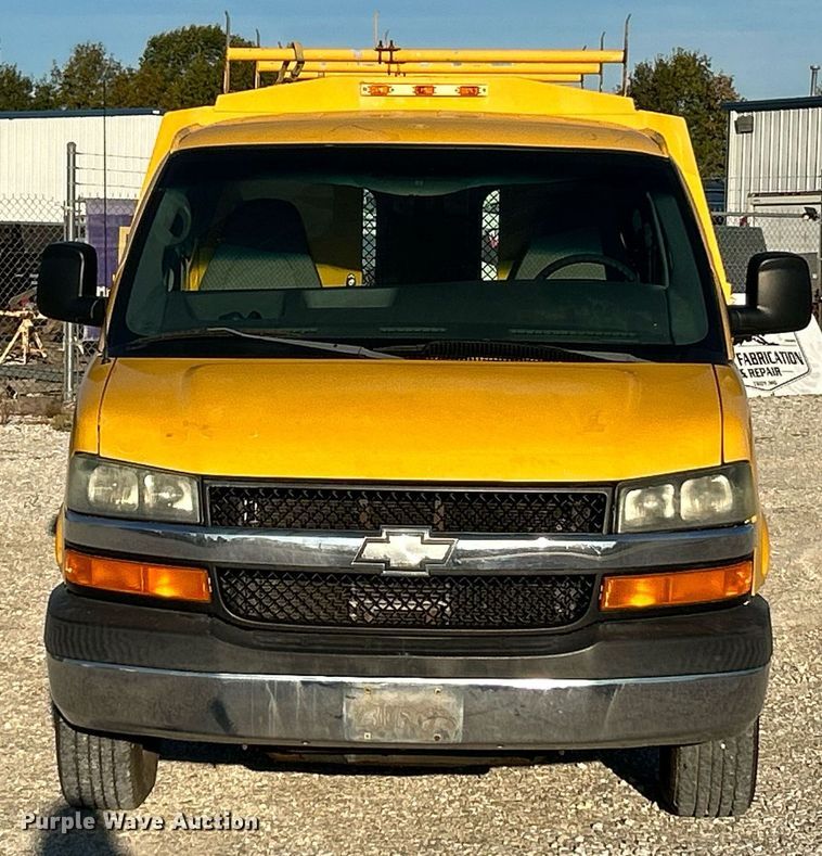 image for item NR9372 2005 Chevrolet 3500 Express  utility van