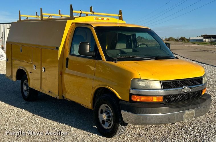 image for item NR9372 2005 Chevrolet 3500 Express  utility van