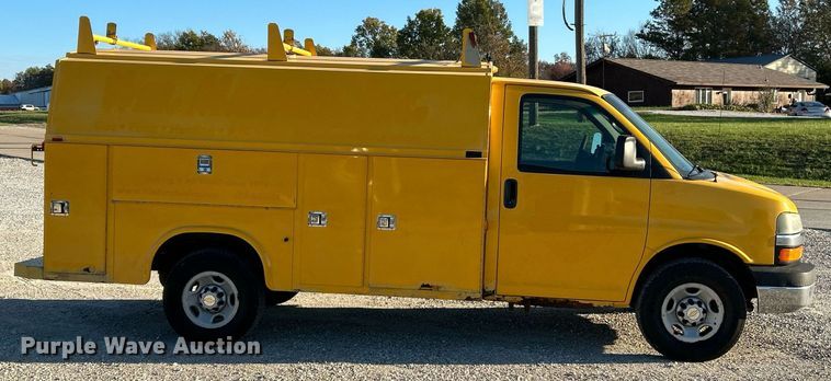 image for item NR9372 2005 Chevrolet 3500 Express  utility van