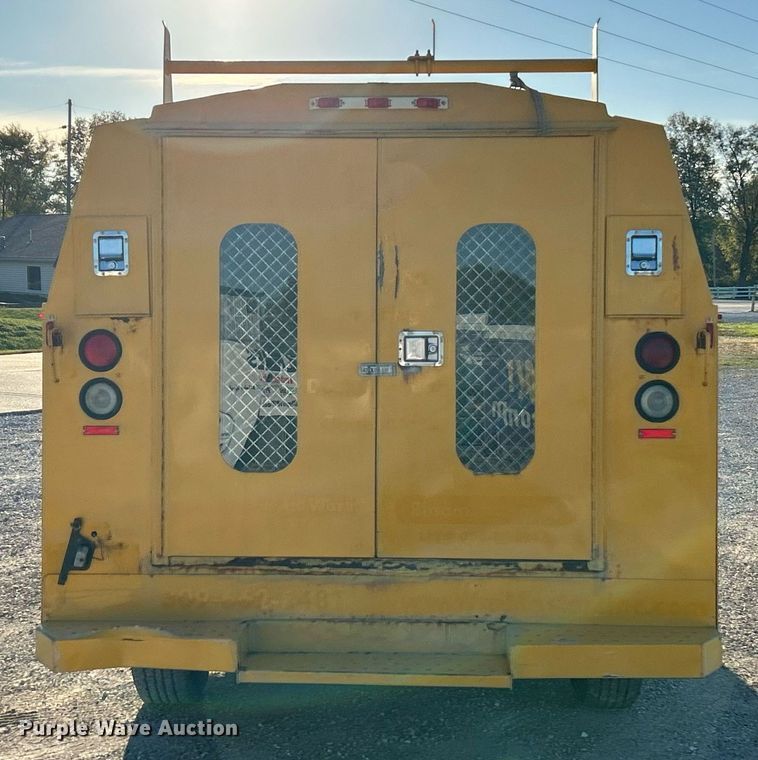 image for item NR9372 2005 Chevrolet 3500 Express  utility van