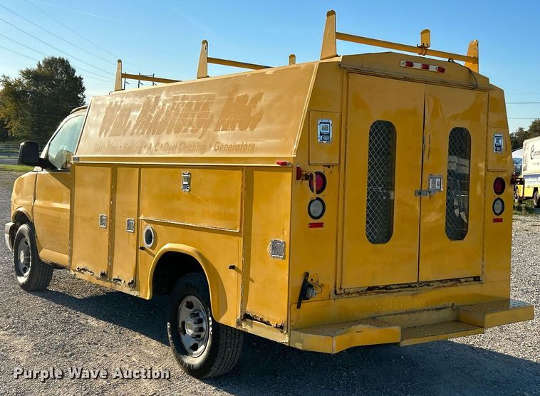 image for item NR9372 2005 Chevrolet 3500 Express  utility van