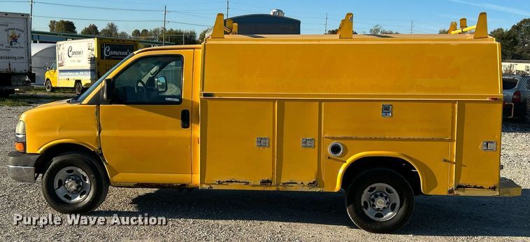 image for item NR9372 2005 Chevrolet 3500 Express  utility van