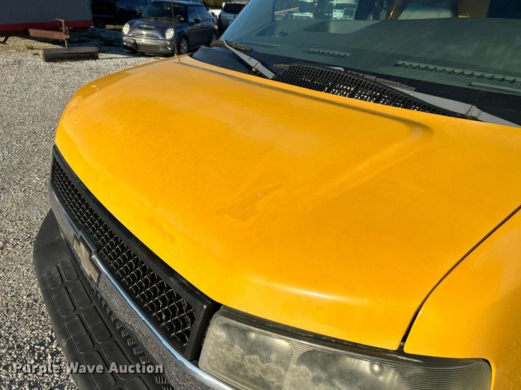 image for item NR9372 2005 Chevrolet 3500 Express  utility van