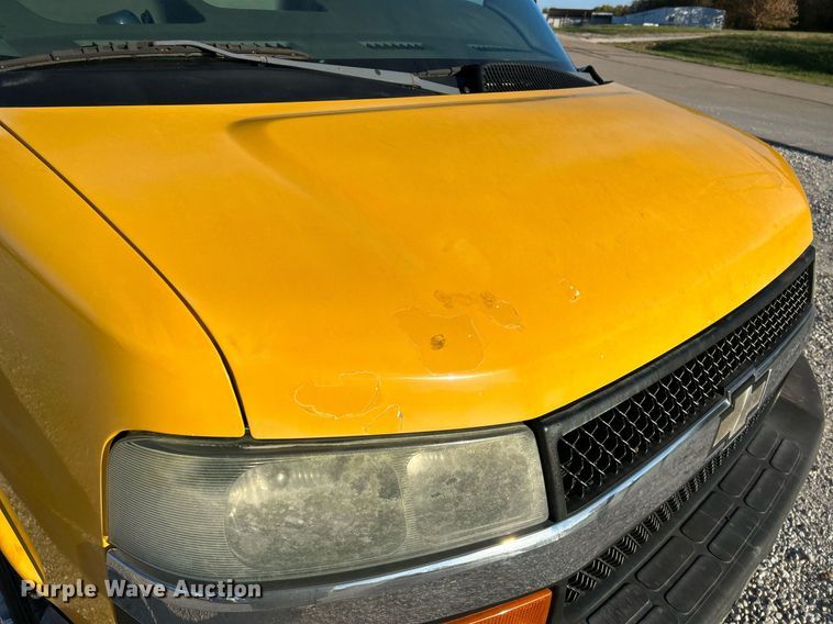 image for item NR9372 2005 Chevrolet 3500 Express  utility van