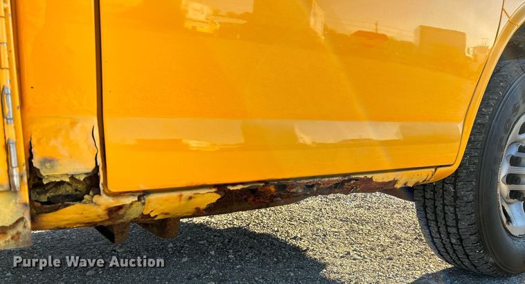 image for item NR9372 2005 Chevrolet 3500 Express  utility van