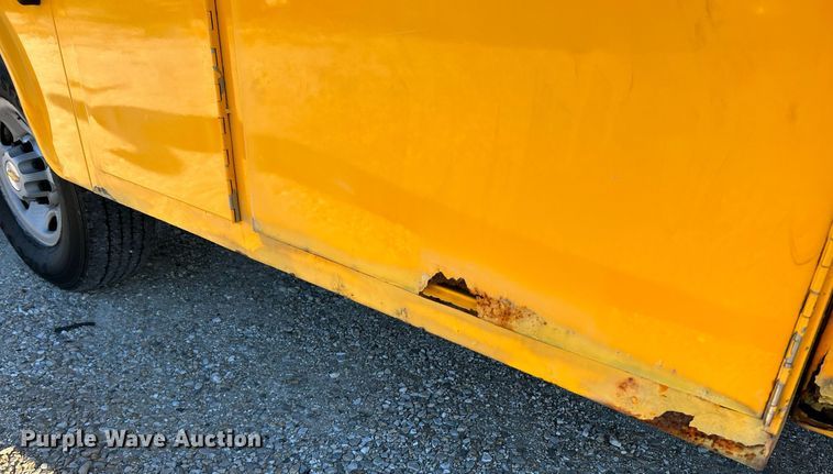 image for item NR9372 2005 Chevrolet 3500 Express  utility van