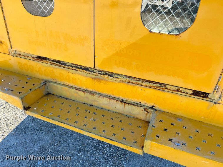 image for item NR9372 2005 Chevrolet 3500 Express  utility van