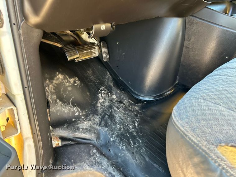 image for item NR9372 2005 Chevrolet 3500 Express  utility van