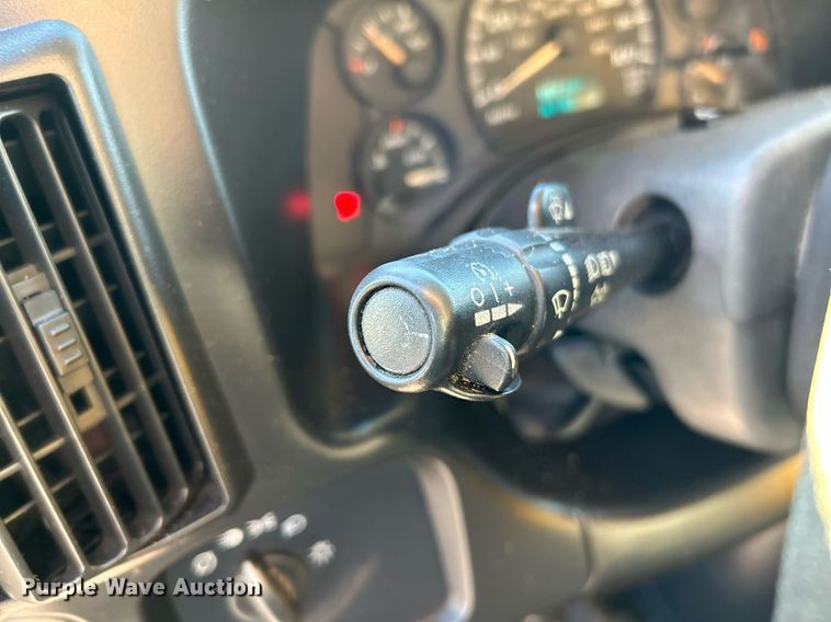 image for item NR9372 2005 Chevrolet 3500 Express  utility van