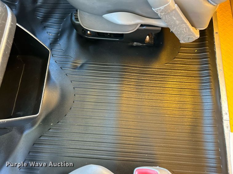 image for item NR9372 2005 Chevrolet 3500 Express  utility van