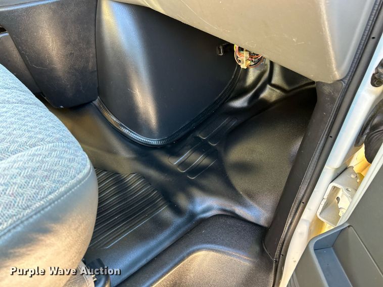 image for item NR9372 2005 Chevrolet 3500 Express  utility van