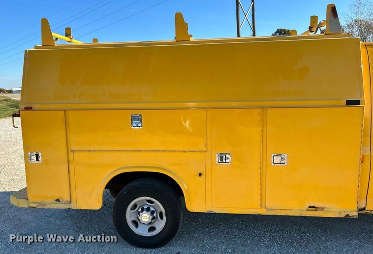 image for item NR9372 2005 Chevrolet 3500 Express  utility van