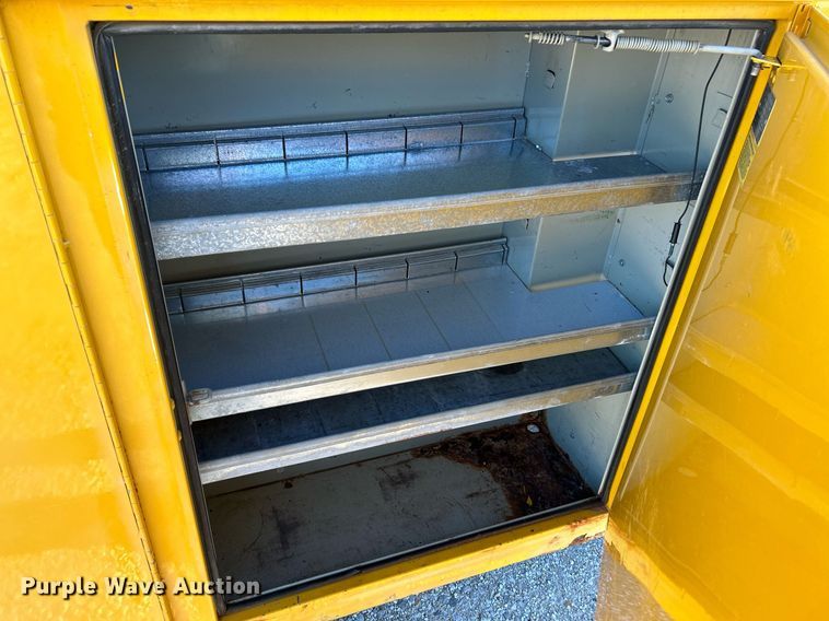 image for item NR9372 2005 Chevrolet 3500 Express  utility van